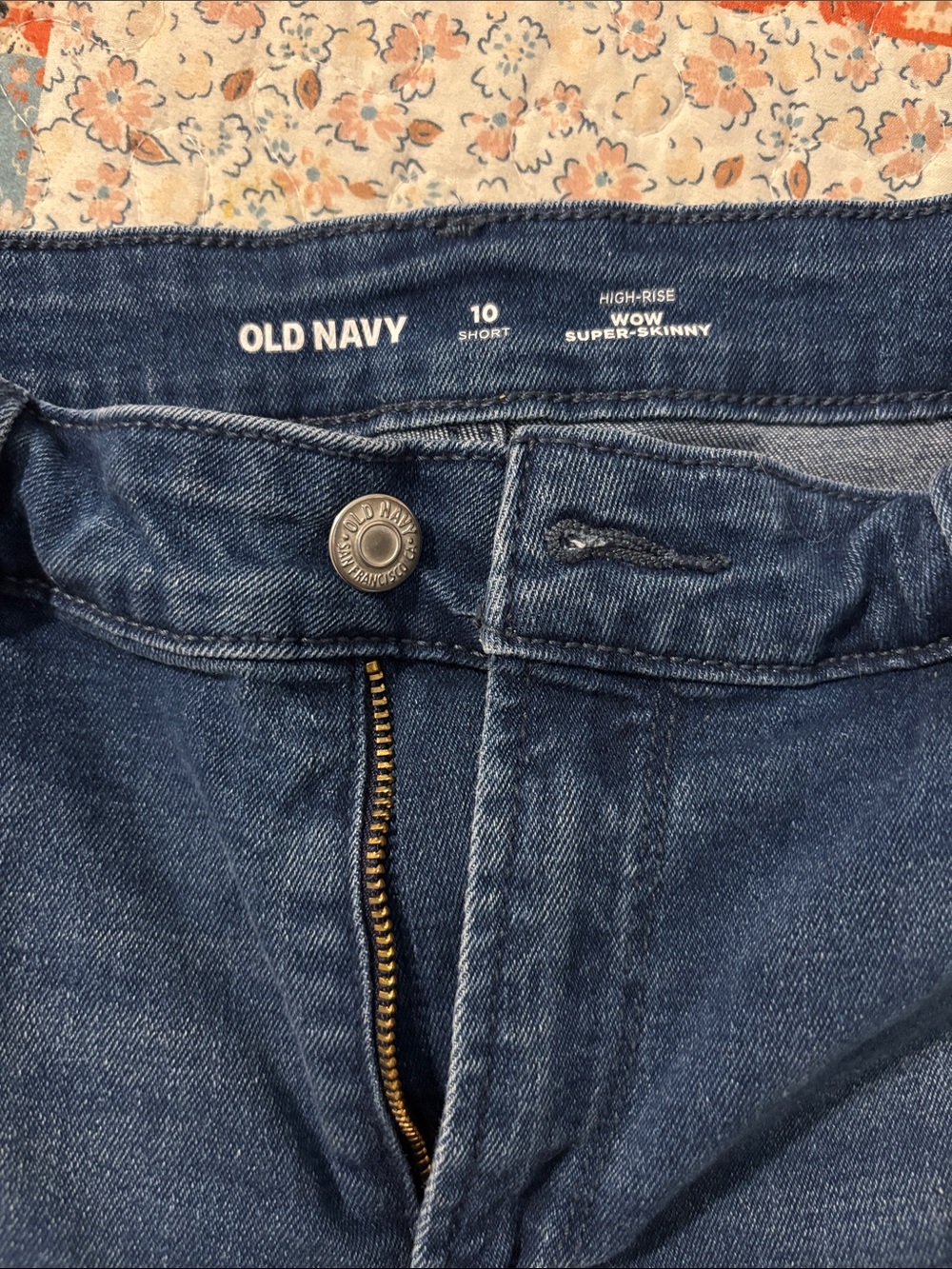 Old Navy Women’s Skinny Jeans in Dark Blue Wash